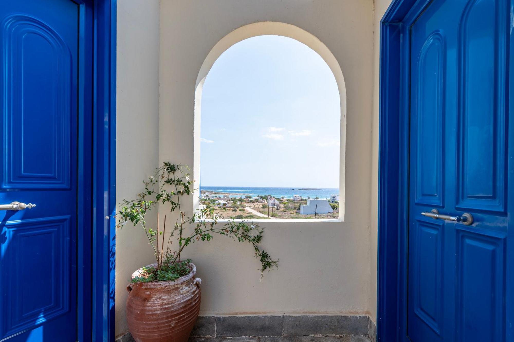 Agnadi Blue Apartments Diakofti Екстериор снимка