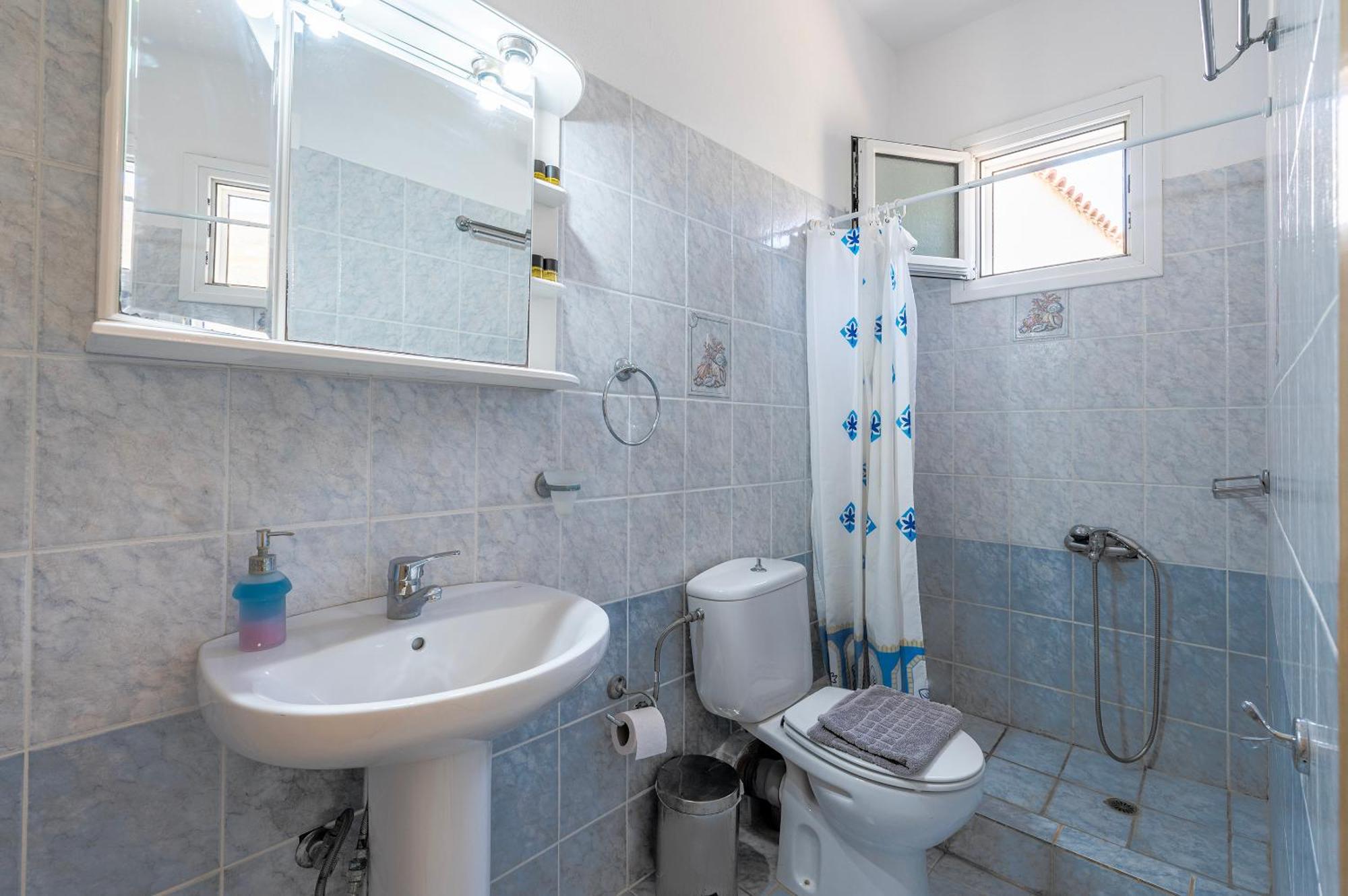 Agnadi Blue Apartments Diakofti Екстериор снимка